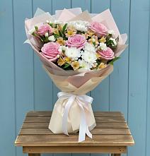 Букет цветов из:  Гвоздики, Орхидеи и Розы #REPLACE_PRED# Покровке