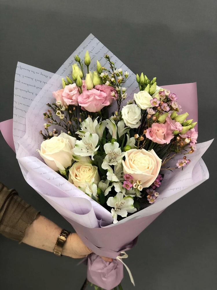 Букет цветов из: Альстромерии, Розы и Лизиантусы в Покровке