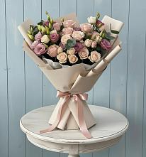 Букет цветов из:  Розы и Лизиантусы в Покровке
