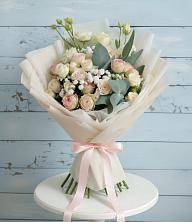 Букет цветов из:  Розы и Лизиантусы в Покровке