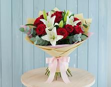 Букет цветов из:  Лилии и Розы в Покровке