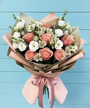 Букет цветов из:  Розы, Альстромерии и Лизиантусы #REPLACE_PRED# Покровке