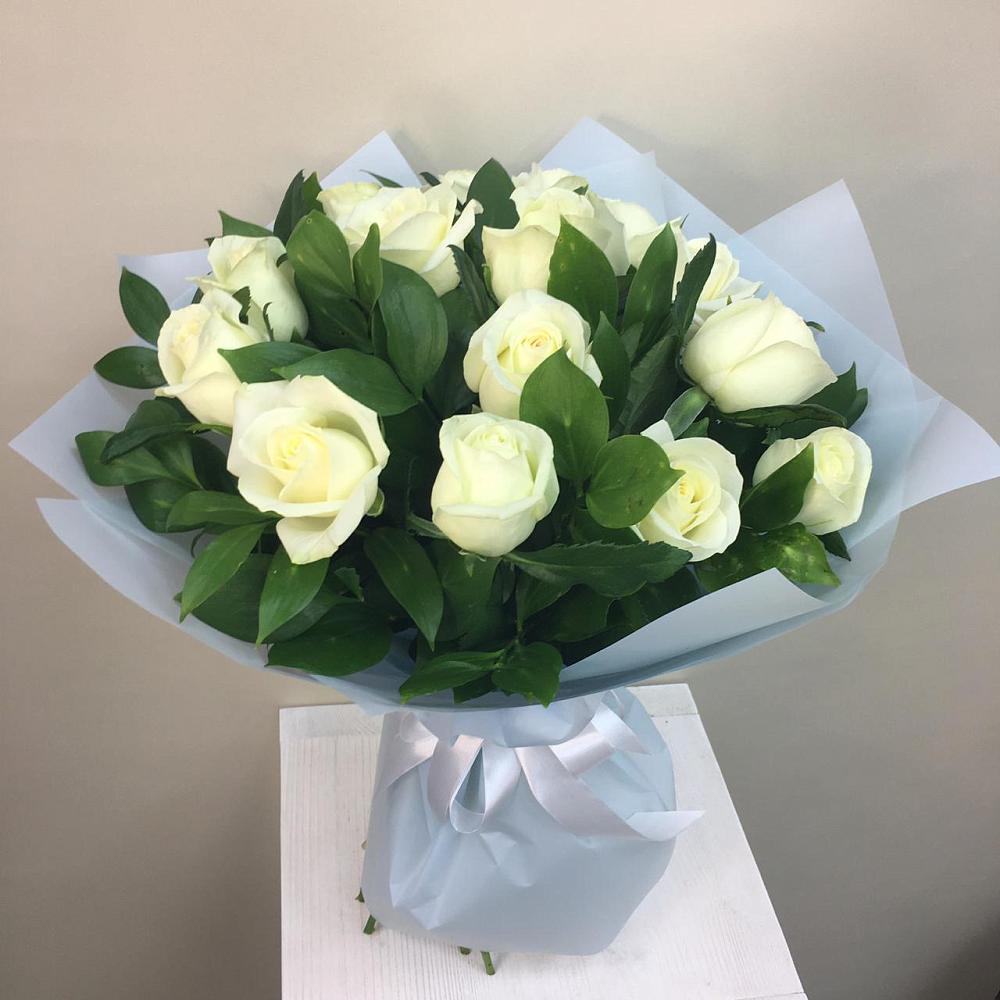 Букет 15 Белых роз Проуд в Покровке
