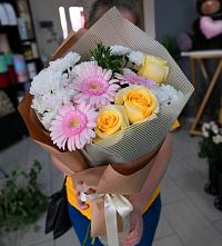 Букет цветов из:  Герберы, Розы и Хризантемы в Покровке