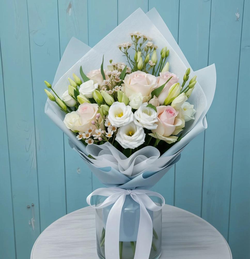 Букет цветов из: Розы и Лизиантусы в Покровке