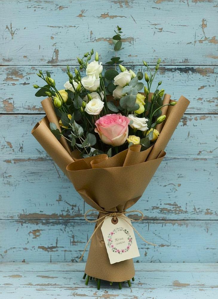 Букет цветов из: Розы и Лизиантусы в Покровке