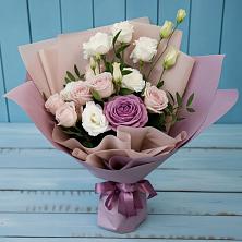 Букет цветов из:  Розы и Лизиантусы в Покровке