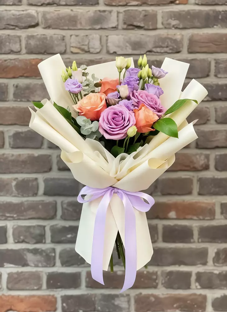 Букет цветов из: Лизиантусы и Розы в Покровке