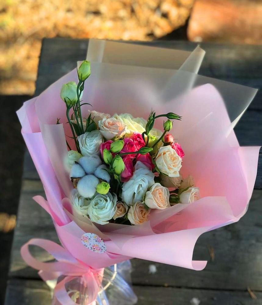 Букет цветов из: Розы и Лизиантусы в Покровке