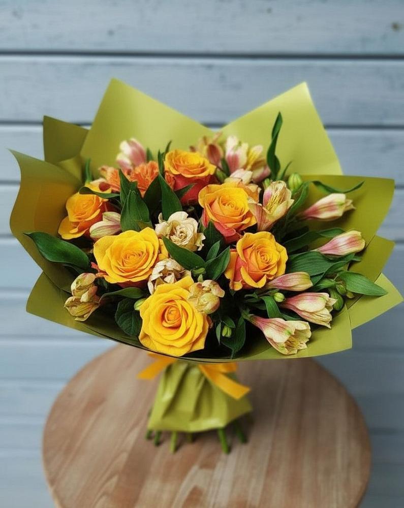 Букет цветов из: Альстромерии и Розы в Покровке