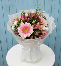 Букет цветов из:  Герберы, Альстромерии и Лизиантусы #REPLACE_PRED# Покровке