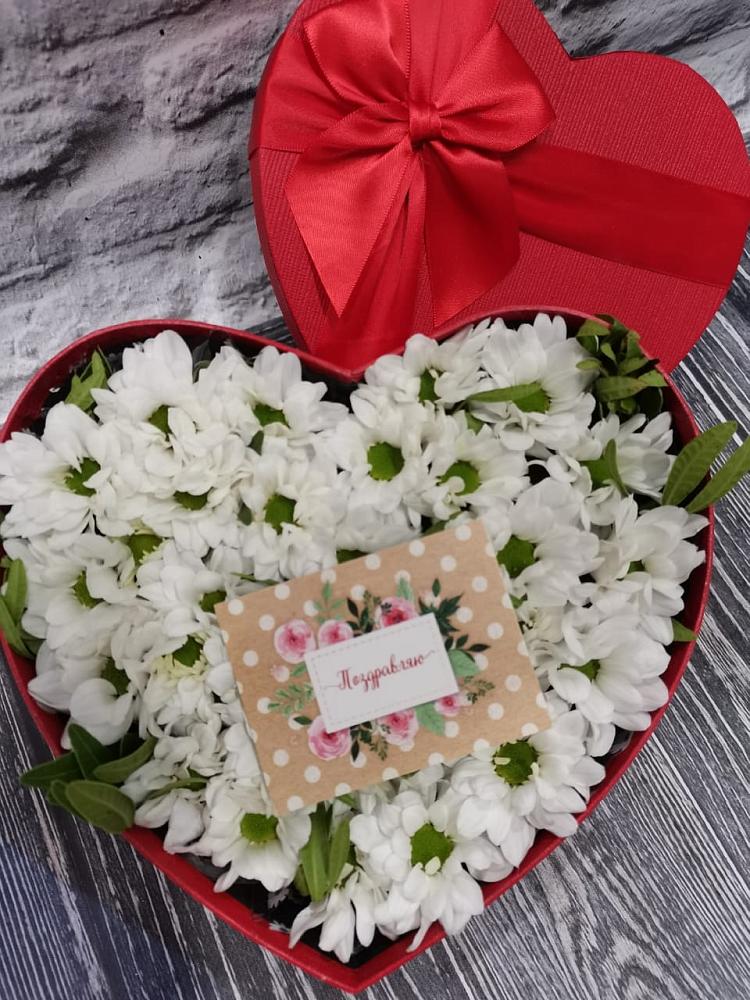 Цветочная композиция из Хризантемы в виде сердца в Покровке