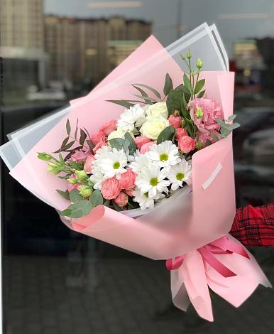 Букет цветов из: Розы, Лизиантусы и Хризантемы в Покровке